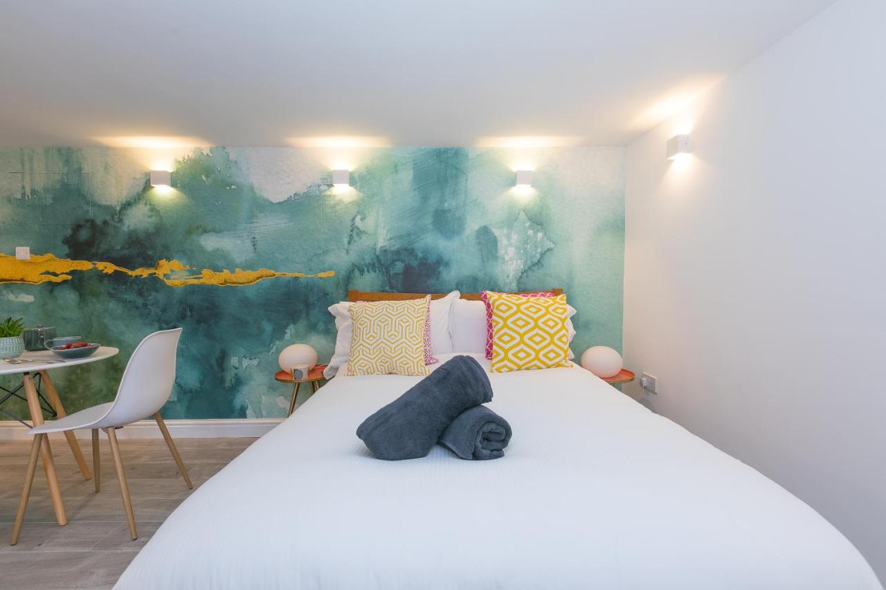 Island Studio With On-Site Parking เซนต์ไอฟส์ ภายนอก รูปภาพ