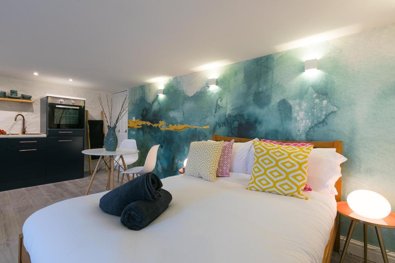 Island Studio With On-Site Parking เซนต์ไอฟส์ ภายนอก รูปภาพ